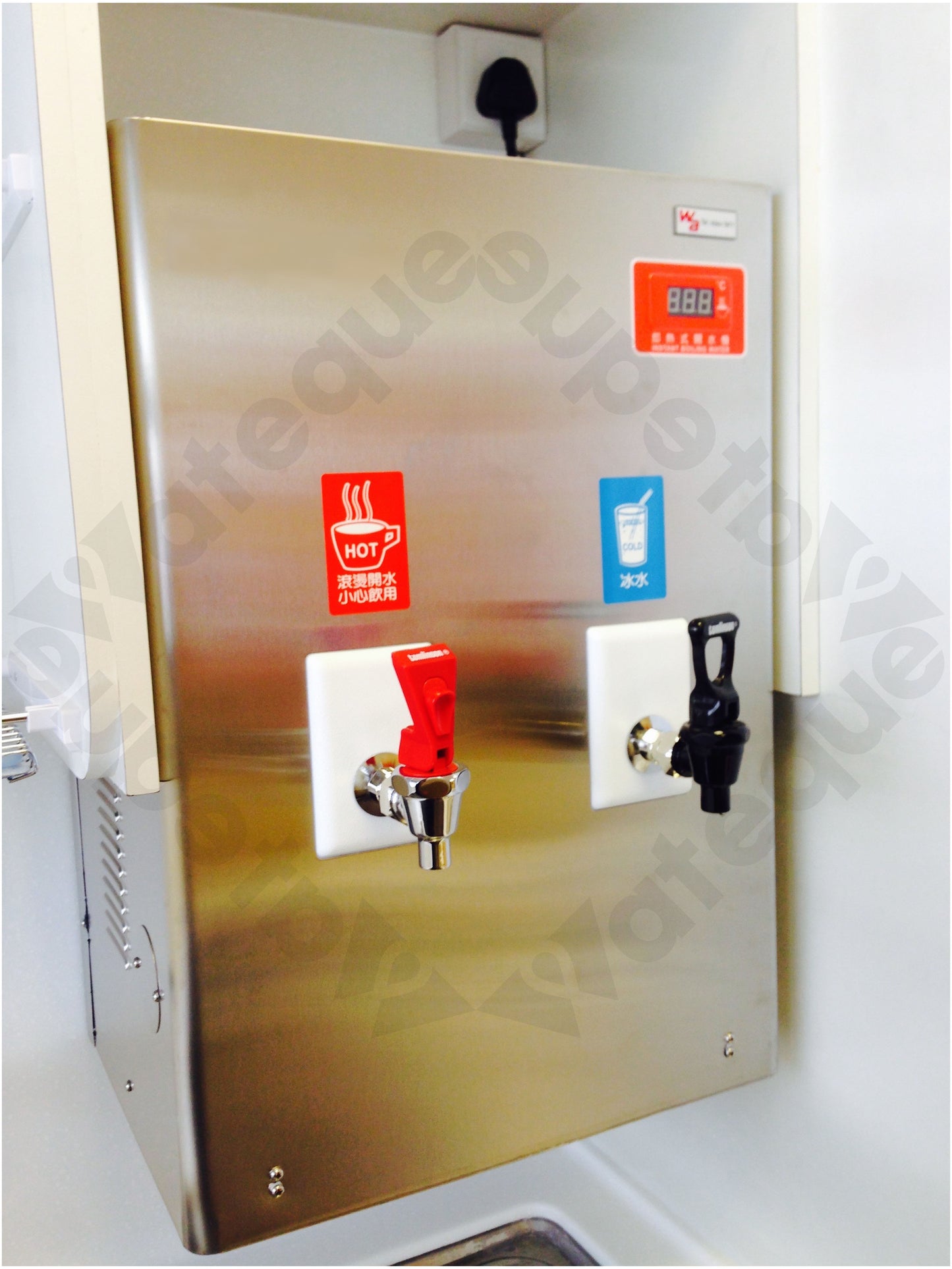 ‘Wa’ NILE-HC Wall-Mount Hot & Cold Water Dispenser